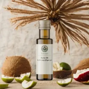 huile mct c8 entourée de noix de coco avec lesquelles elle est fabriquée. 100% acide caprylique sans acide laurique
